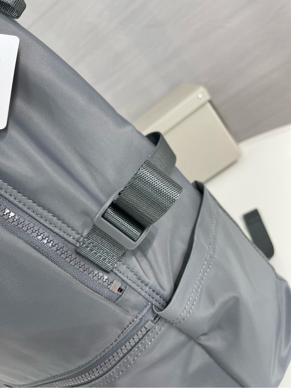 Lululemon Athletica New Crew Backpack 22L Trending Colours Asphalt Grey - Picture 5 of 9